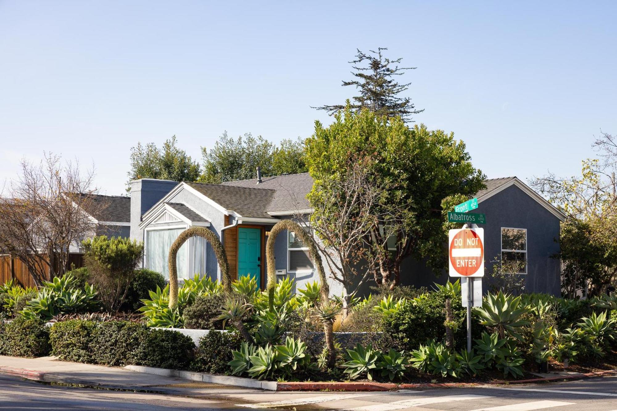 Modern Retro Close To Dt, Zoo, Parking, Hot Tub Holiday home