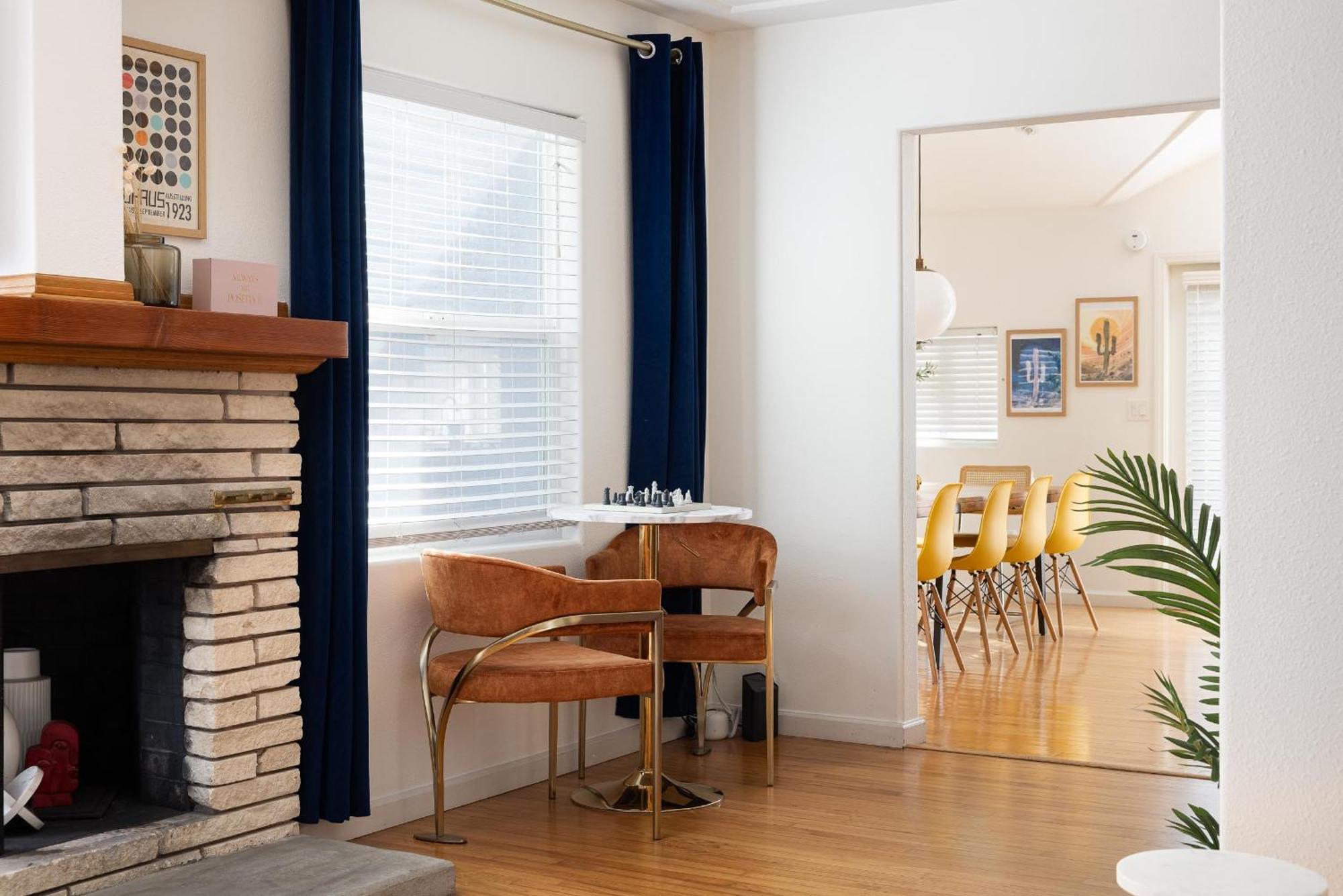 Modern Retro Close To Dt, Zoo, Parking, Hot Tub Holiday home